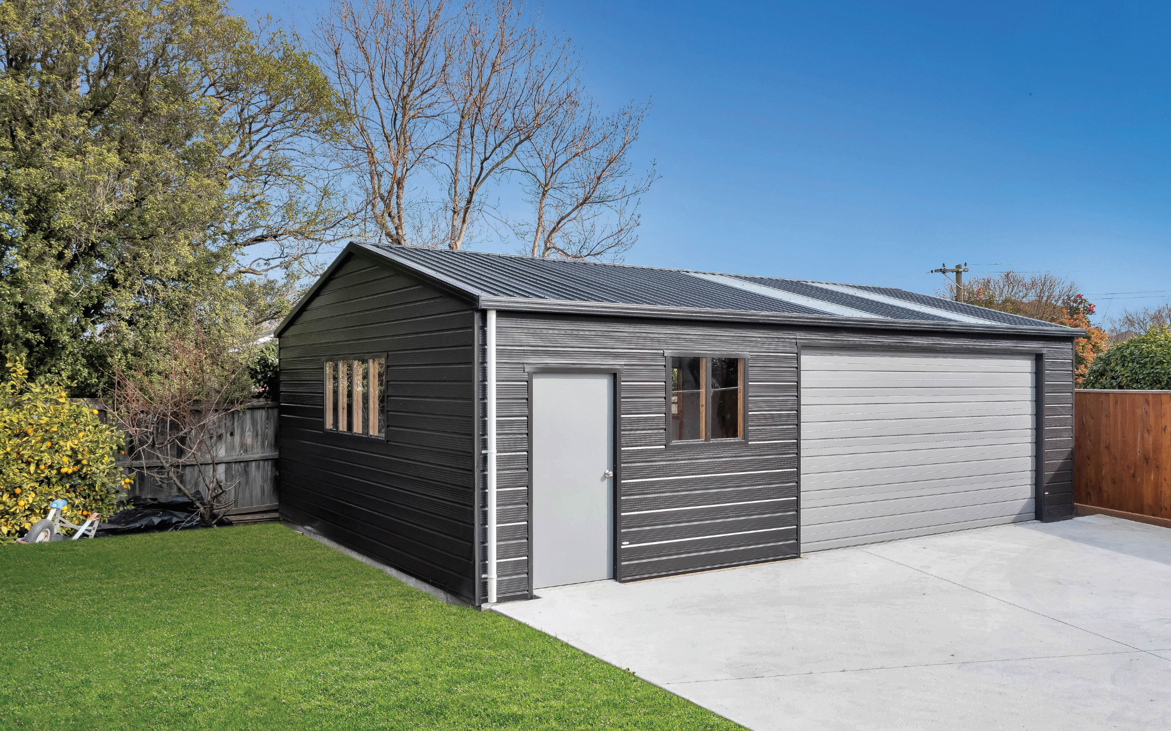  9m x 6m large garage with Superclad Coloursteel